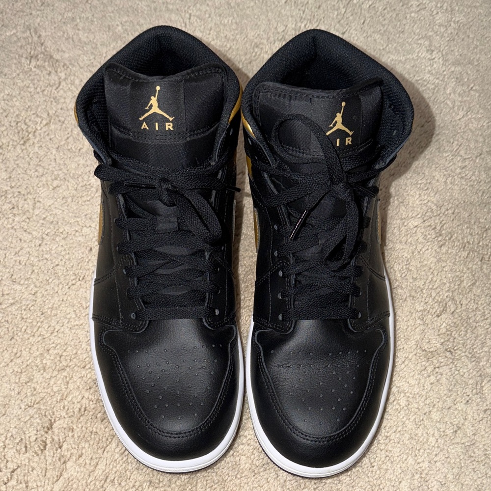 Nike Men's Black and Gold Air Jordan Sneakers - Picture 3 of 8